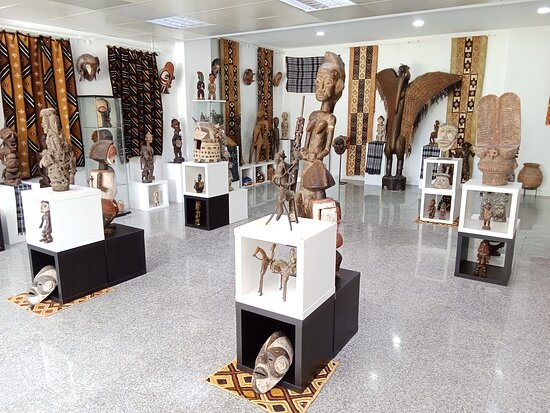 Interior da galeria Afrika Infinity em Lisboa