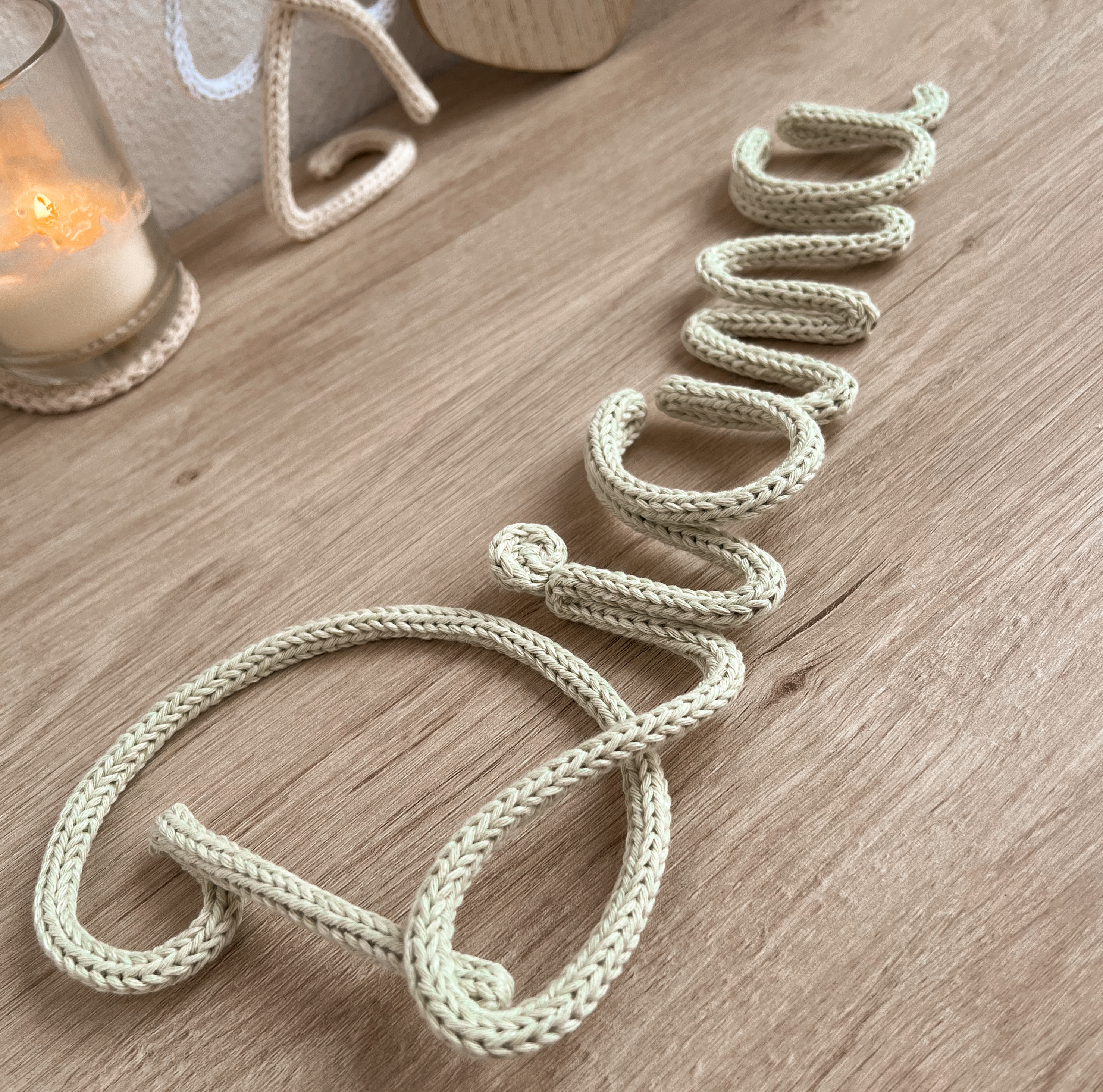 O início de uma história escrita em tricotin