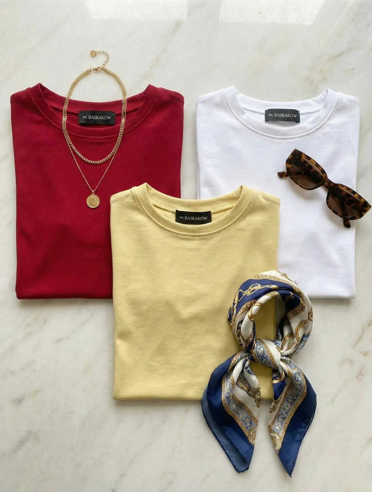 Poleras básicas y tops elegantes estilo old money