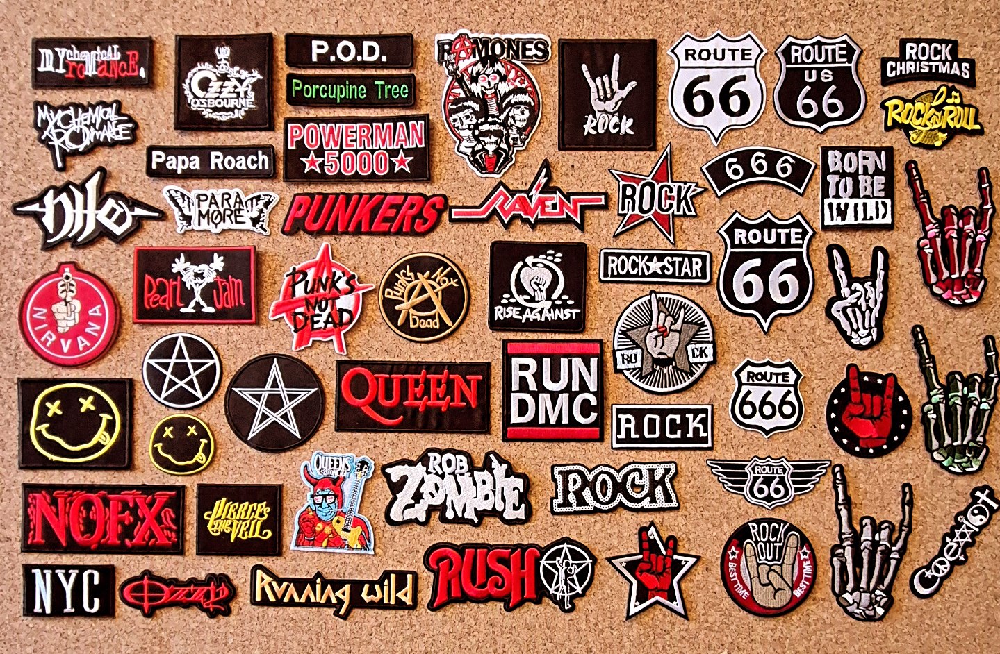 <span data-olk-copy-source="MessageBody"><b style="color: rgb(229, 229, 229); font-family: Geist, sans-serif;">Iron-On Patches / Patches para aplicar com o Ferro</b><span style="color: rgb(229, 229, 229); font-family: Geist, sans-serif;">🤘🎬</span><br></span>