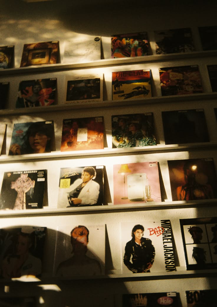 BEATLOVE<br><div style="font-size: 2.5rem;">MUSIC STORE</div>