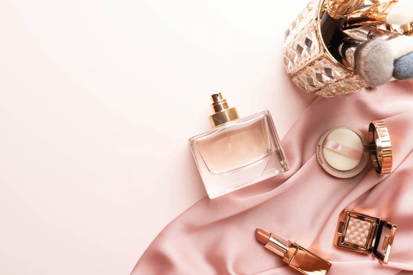 <b>Cosmeticos y Perfumes</b>