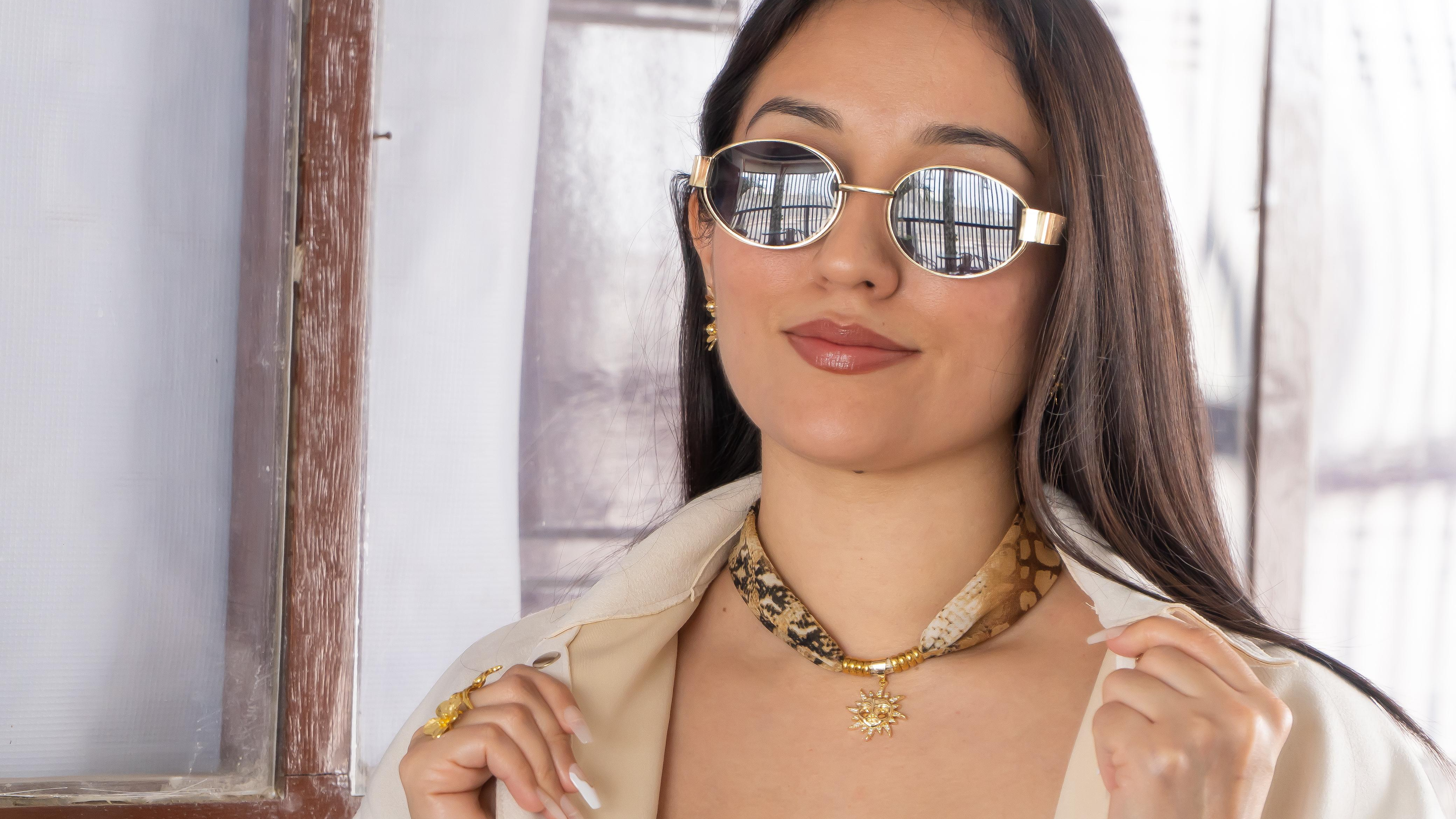 <b>Descubre</b><br>
<b>nuestros</b><br>
<b>accesorios</b><br>
<b>en tendencia</b><br>
