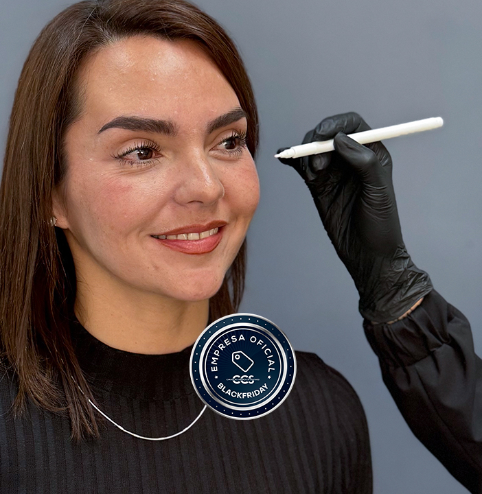 Pacientes felices en Clínica EM durante Black