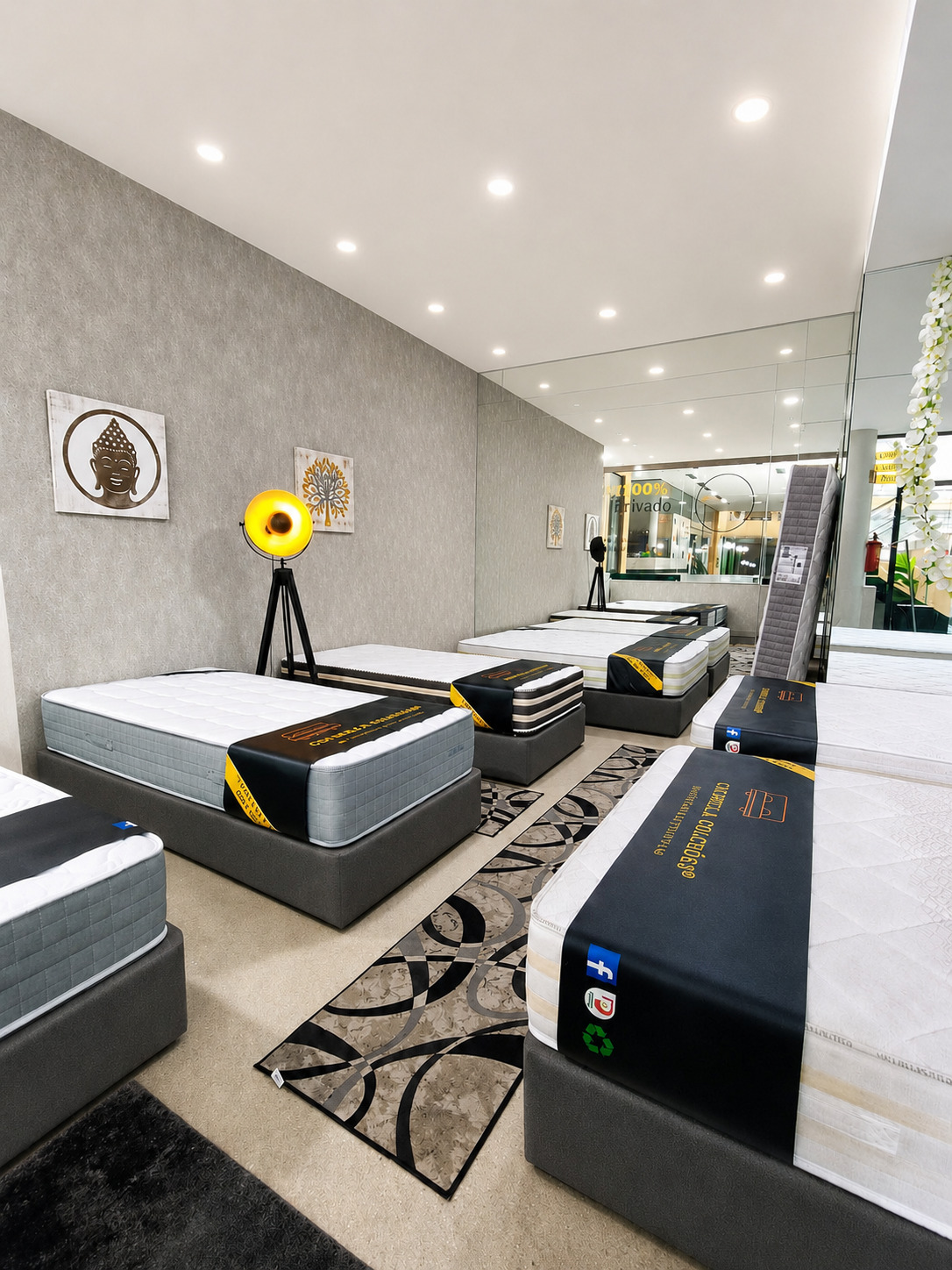 Showroom Colbella na Trofa com colchões em exposição