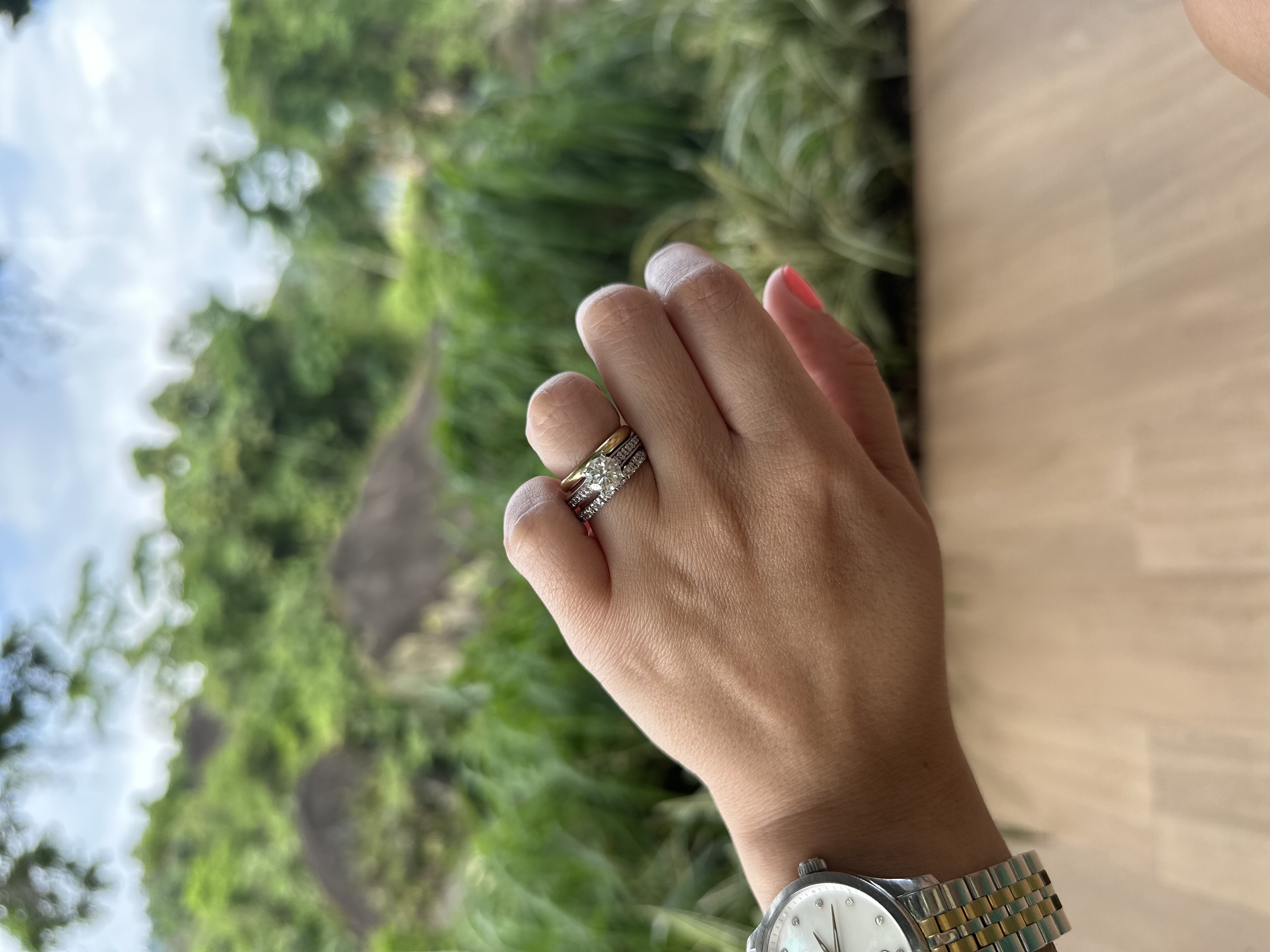<br>
<div><i>En CR Joyas </i><br>
<i>brillarás con exclusividad</i><br>
<br>
<br>
</div>