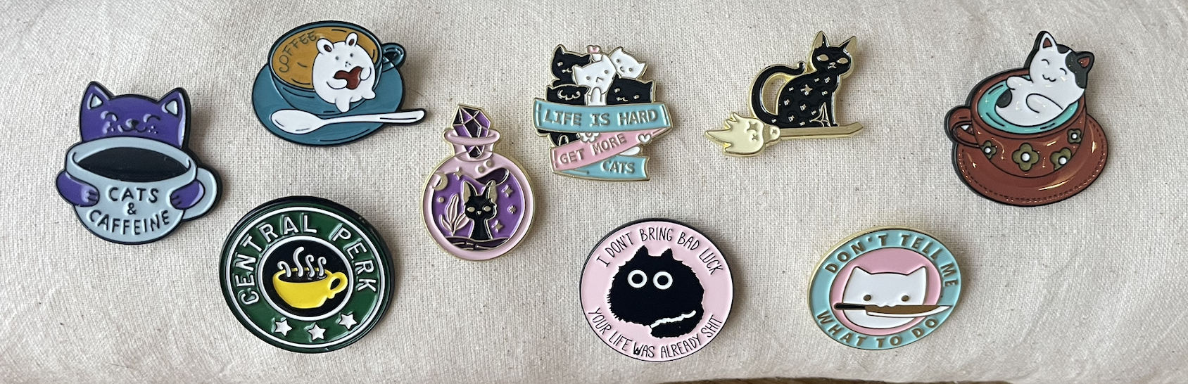 ¡Pines de Gatos... y café!