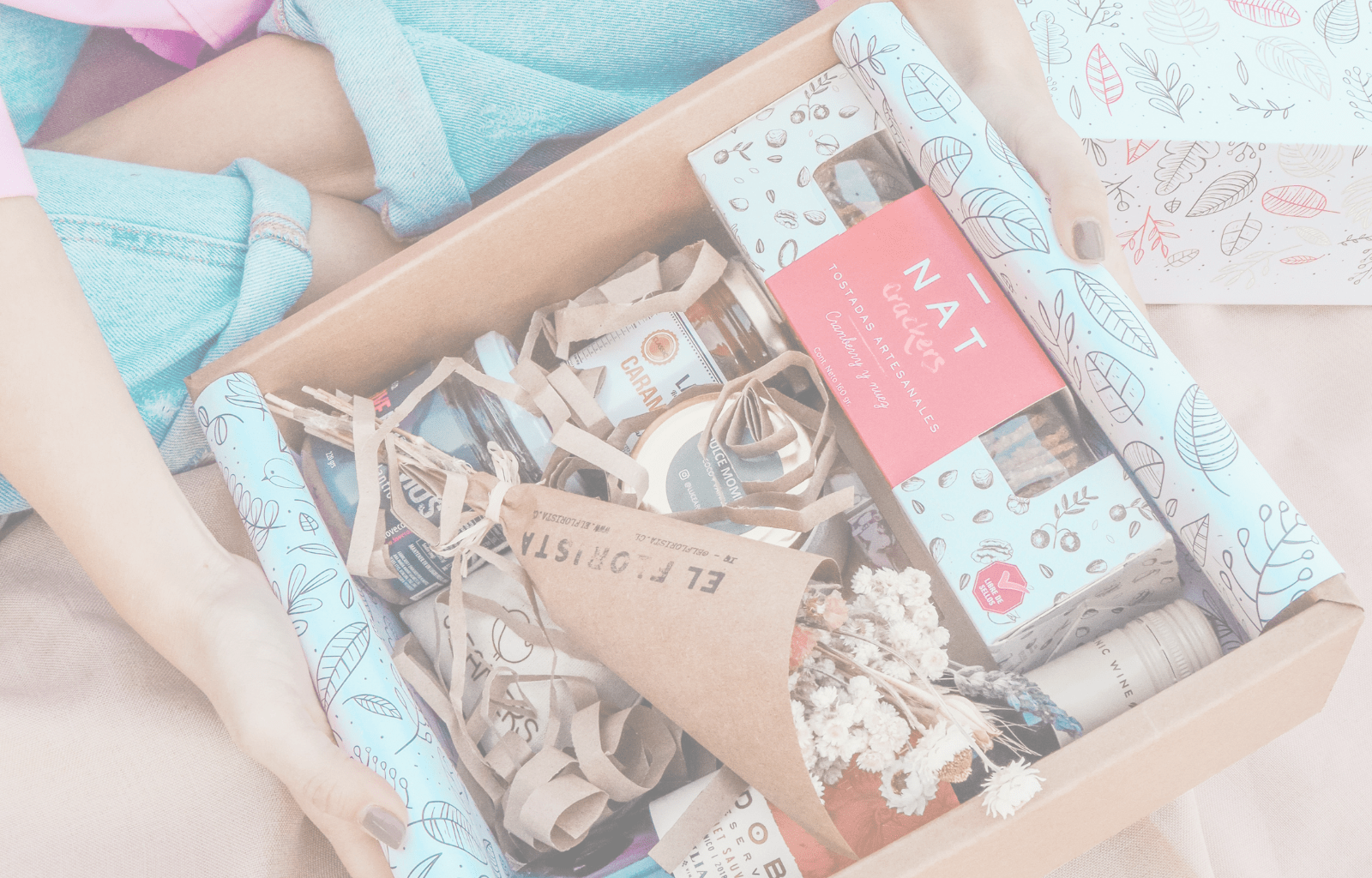 Regalar amor y apoyar productos de emprendedores