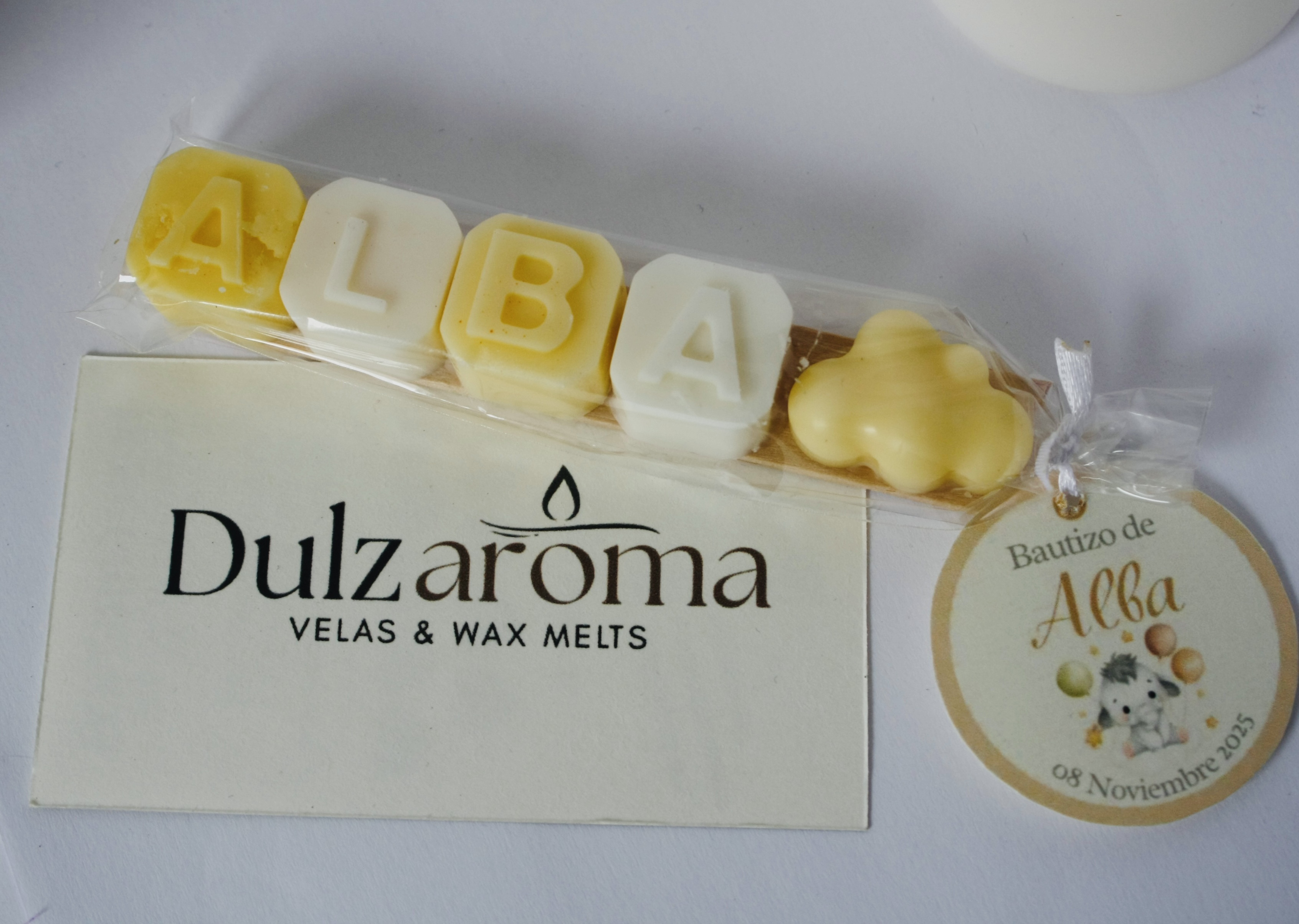 NUESTRAS<div>DECORACIONES<br><div>FAVORITAS </div></div>