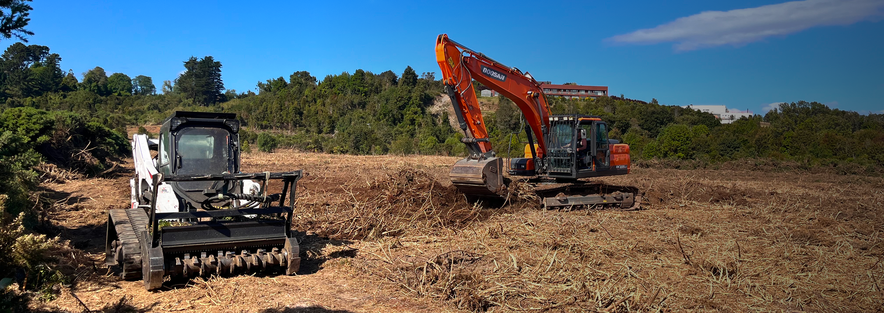 <b><sub><span style="font-family: var(--font-main); font-size: 30px;">Arriendo y </span><span style="font-family: var(--font-main); font-size: 30px;">Venta </span></sub></b><br>
<span style="font-family: var(--font-main); font-size: 30px;">de equipos especializados<br></span>