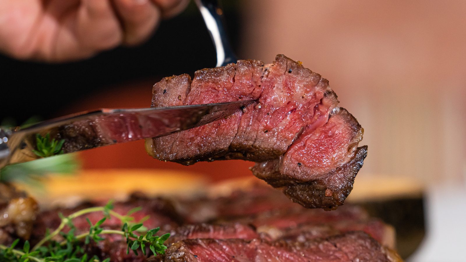 Lomo vetado a la parrilla cortado en su punto