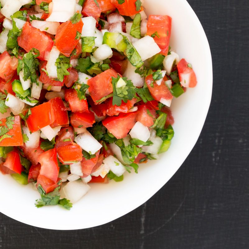 Pebre chileno de tomate, cebolla y cilantro