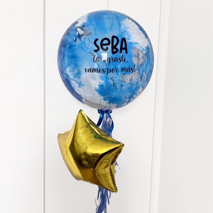 Globo burbuja azul con mensaje de graduación y estrella dorada