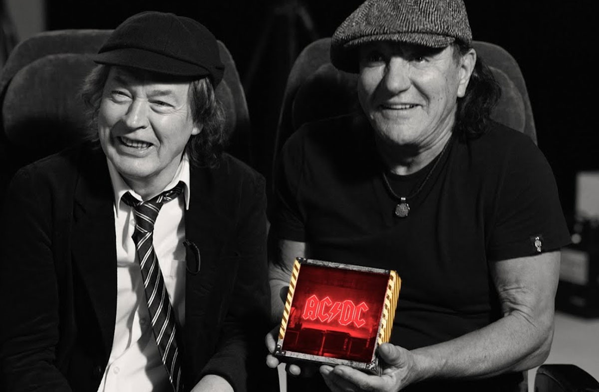 ¡Mira la Edición de Lujo del CD PWR UP de AC/DC!