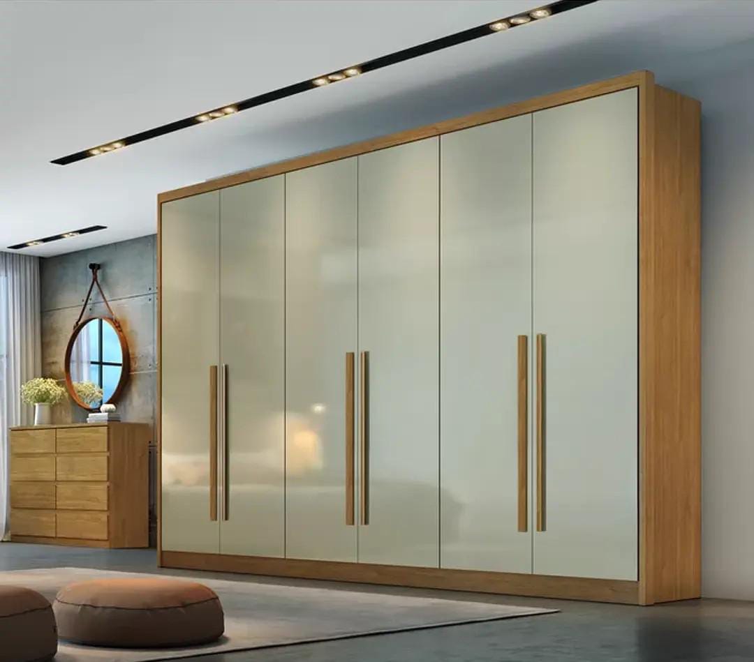 GUARDA-ROUPAS E CÔMODAS