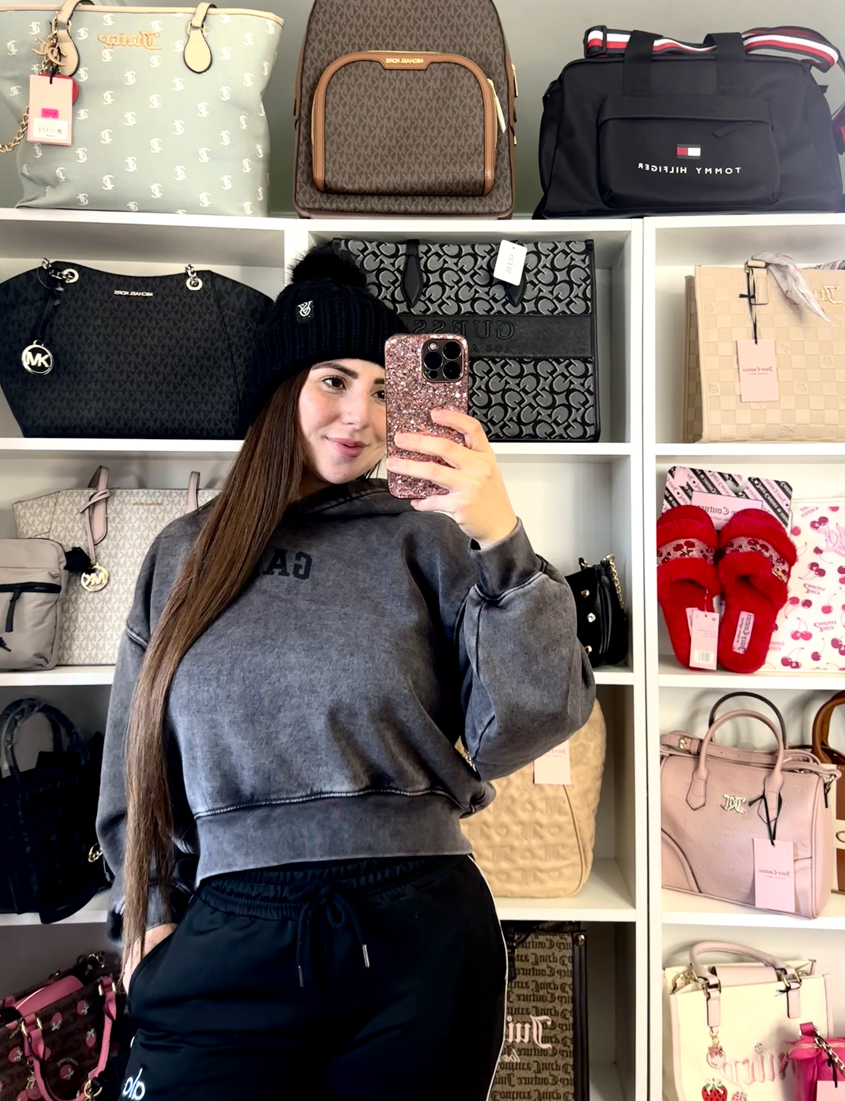 Carteras, Zapatillas y accesorios Premium. 