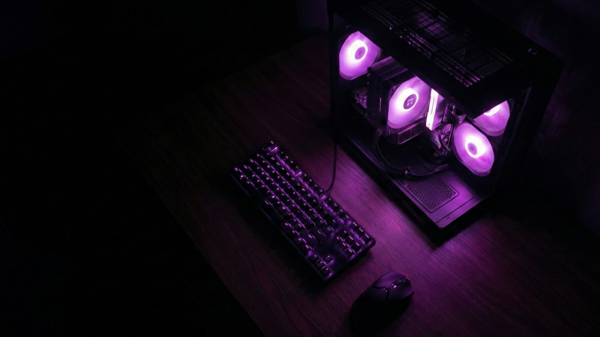 TU PRÓXIMO PC GAMER                ESTÁ                              <span style="color: rgb(255, 255, 255); font-family: Geist, sans-serif;">EN FACTORY NEW</span>