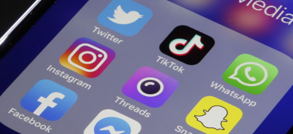 REDES SOCIALES
