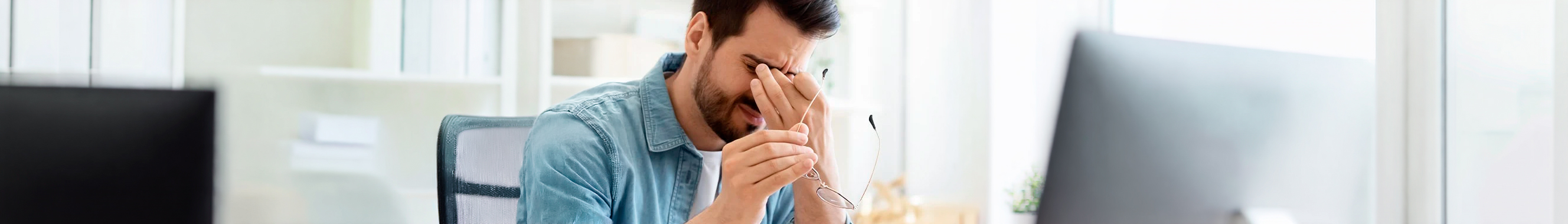 Dolor de cabeza por estar horas trabajando