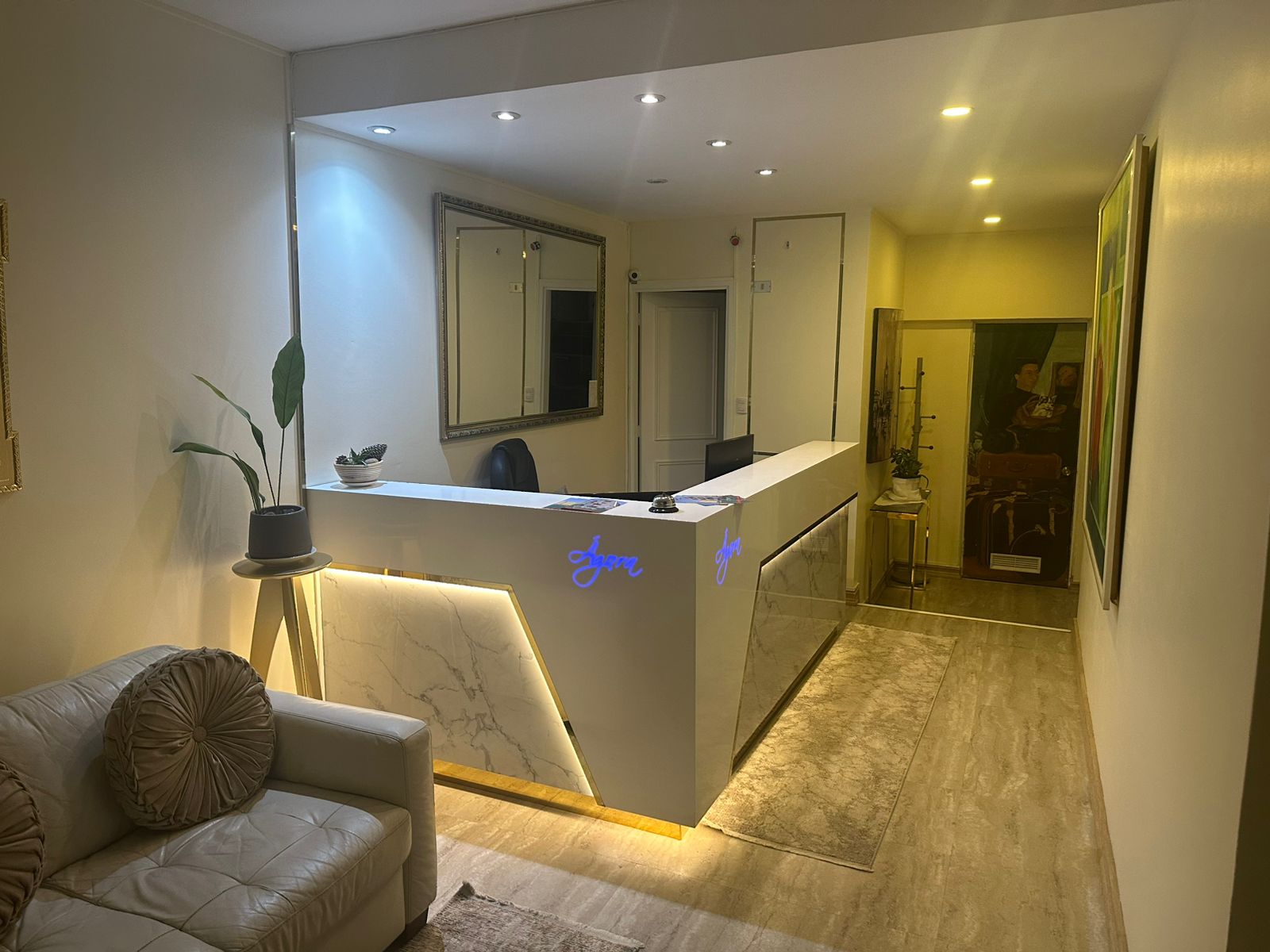 <b><i>Reserva hoy. Vive lo inolvidable.</i></b>