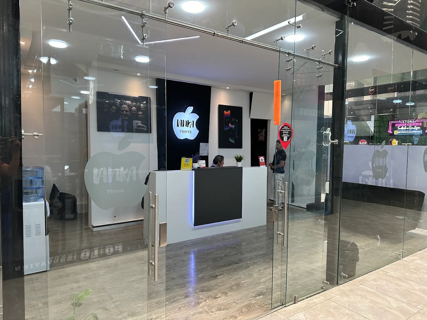 TIENDA FISICA<br>
<br>
