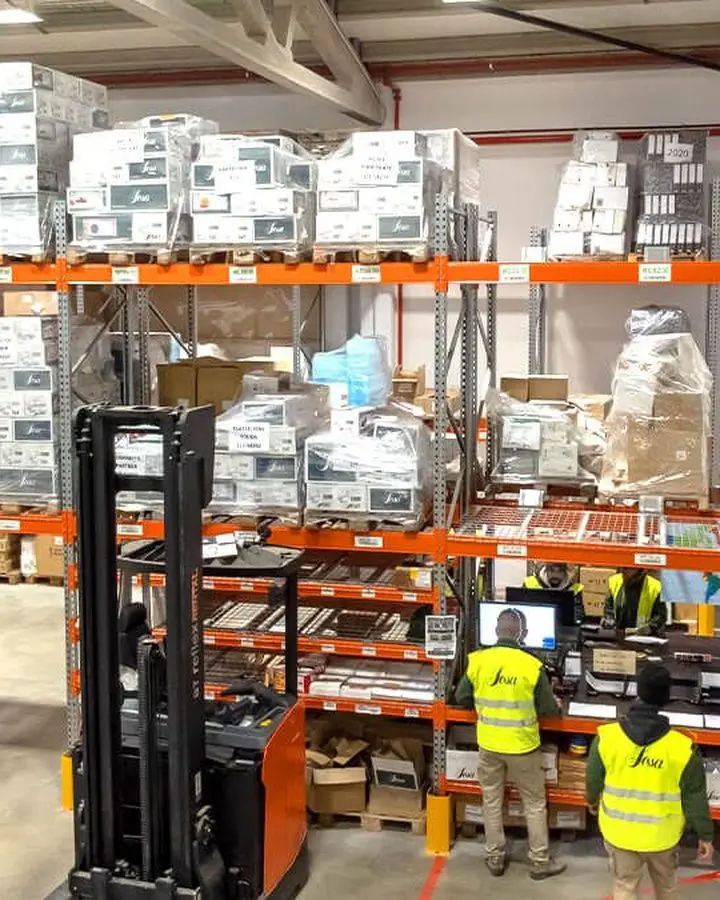 Centros de distribución e industrias
