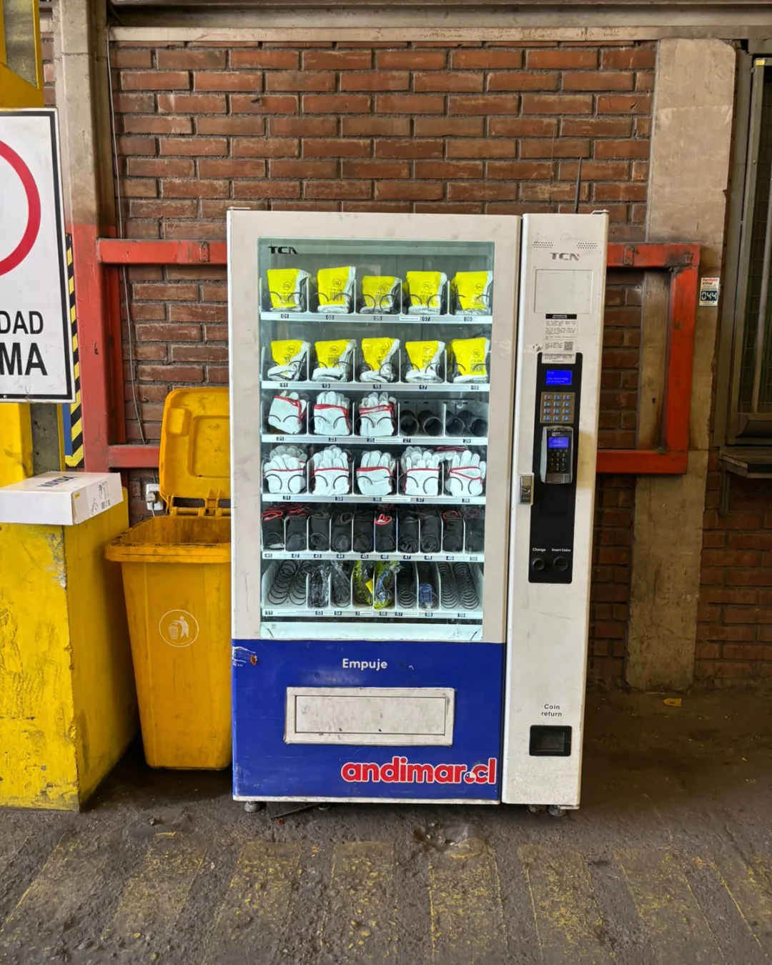 Máquinas expendedoreas inteligentes para control y eficientcia opertaiva