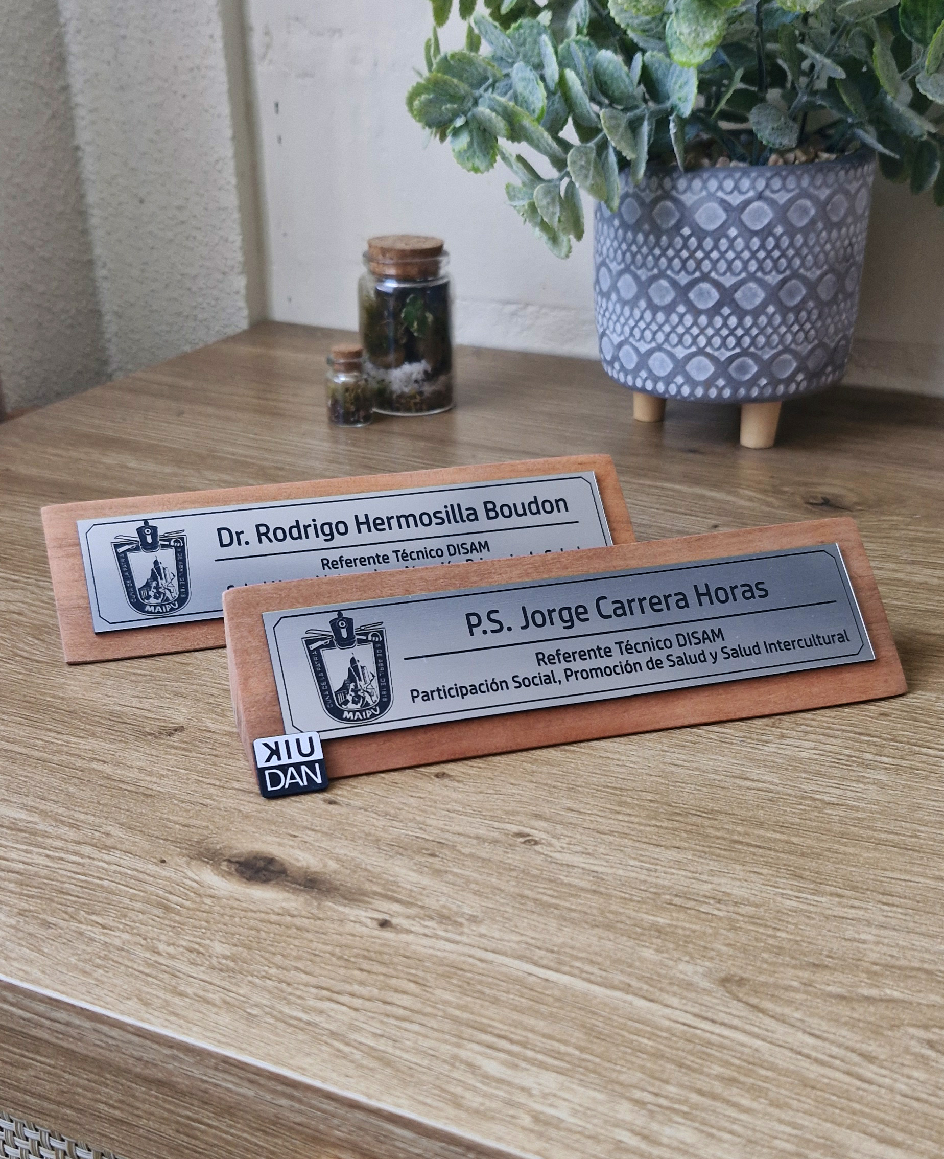 Placas Grabadas para Casco y Ropa | Kiudan Chile
