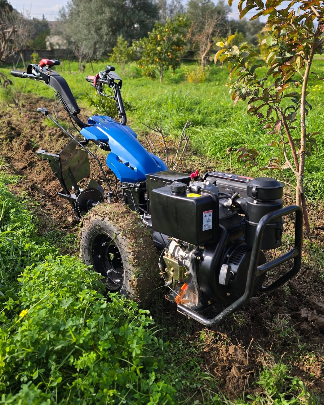 Motocultivador Diesel con implementos arado BANNER
