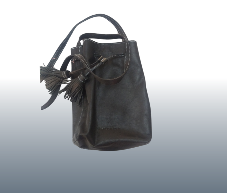 bandolera nati pequeña 100 % cuero color negra  FRN002