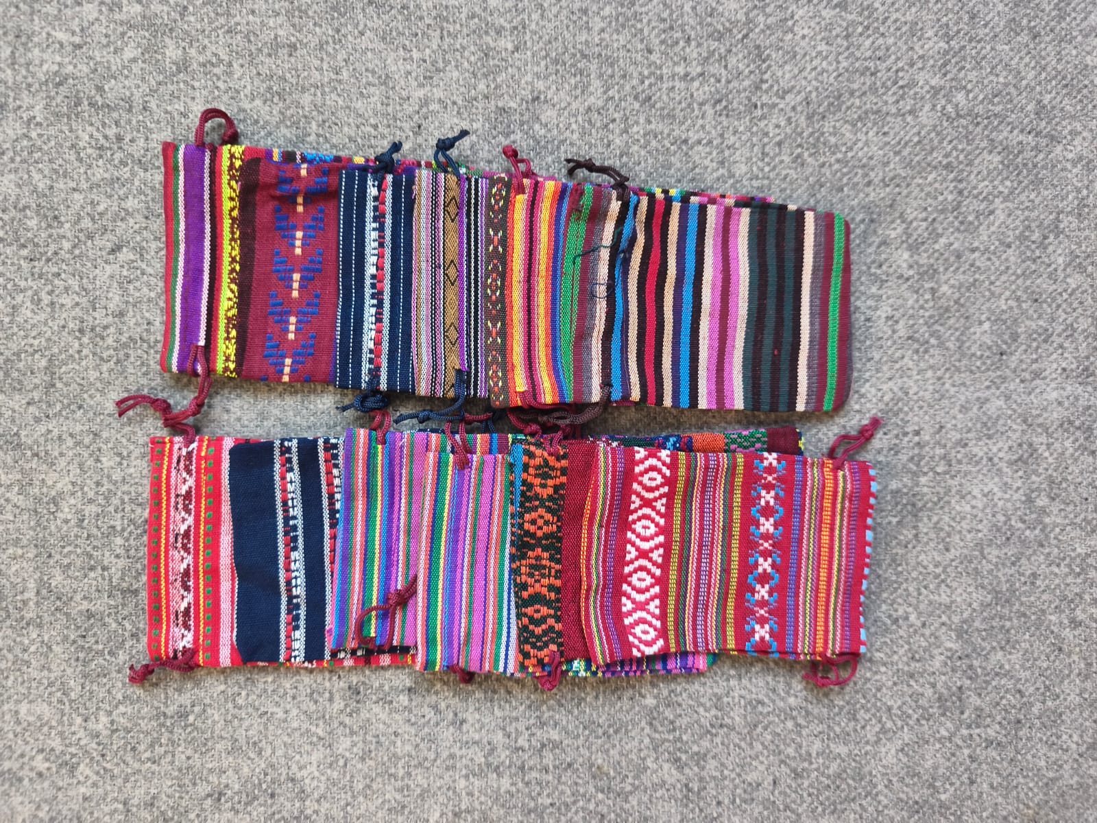 12 Bolsas de Regalo con Cordón a Rayas de Estilo Étnico