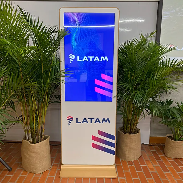 Alquiler tótem táctil para eventos 4