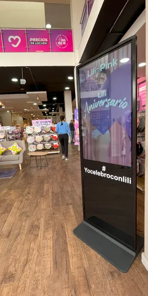 Alquiler tótem táctil para eventos 5