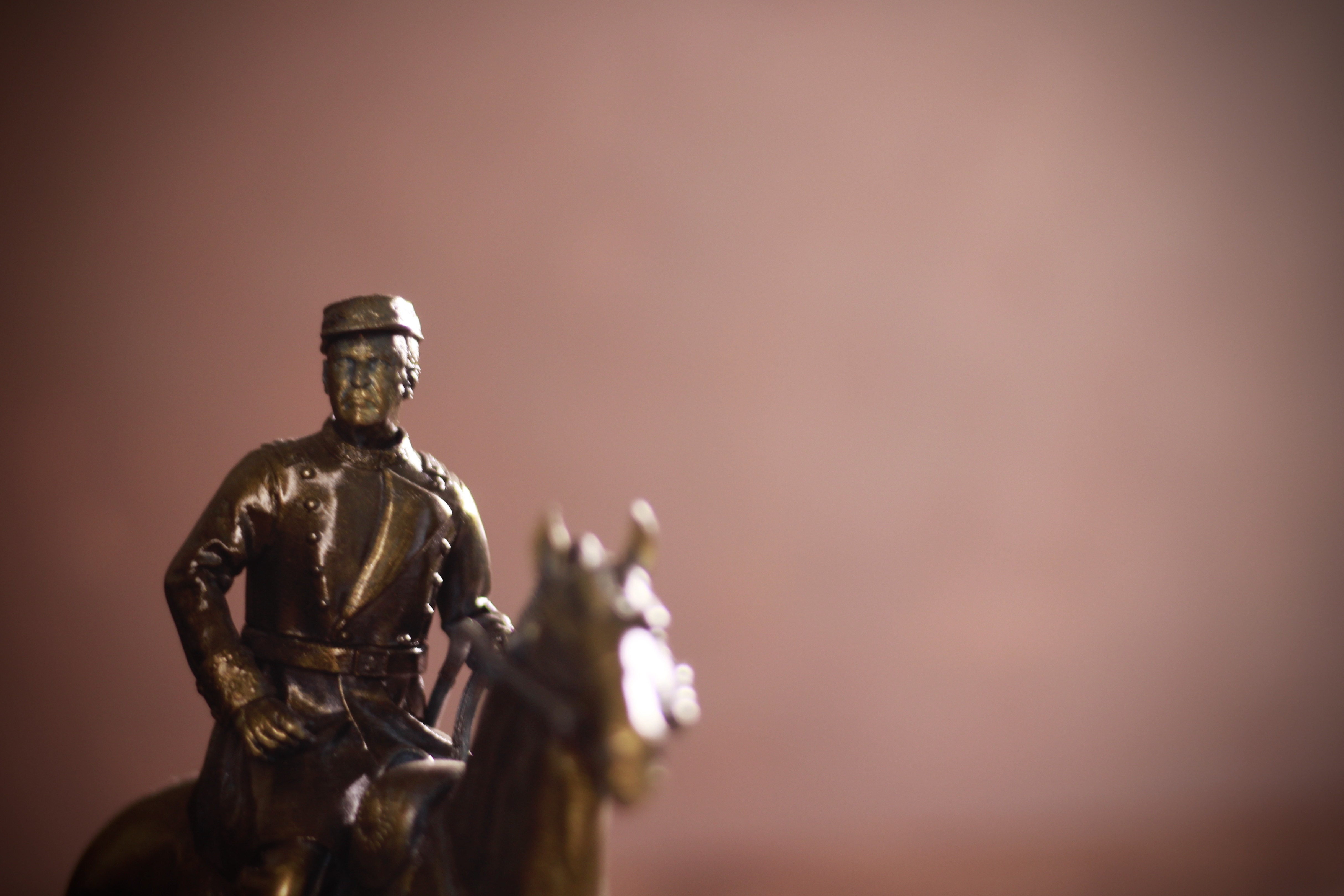 NO REPLICAMOS ESCULTURAS...