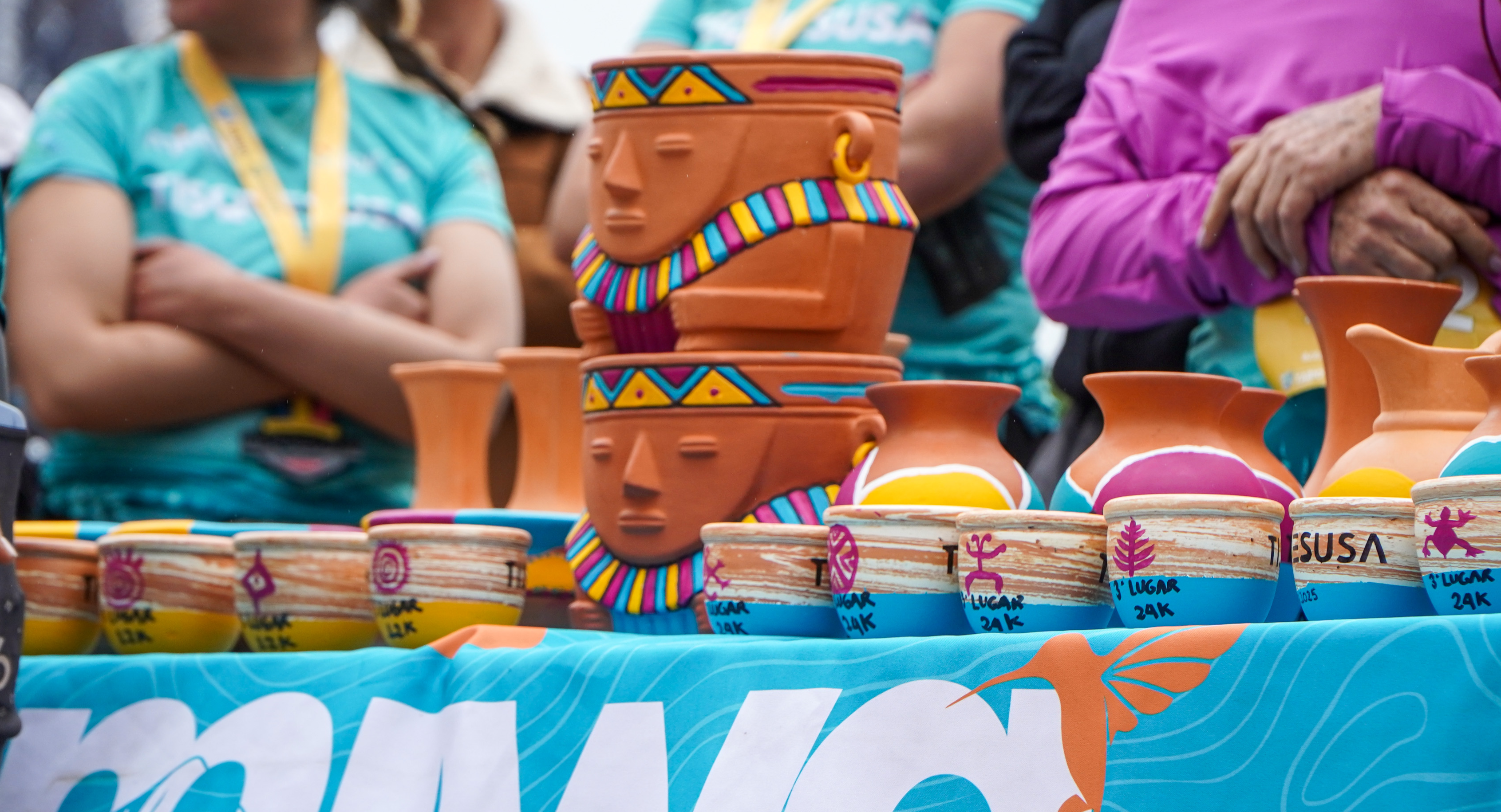 <h2 style="font-family: 'League Spartan', sans-serif; font-weight: 800; color: #FFFFFF; text-transform: uppercase; margin: 0;">   <strong>tisquesusa</strong> </h2>