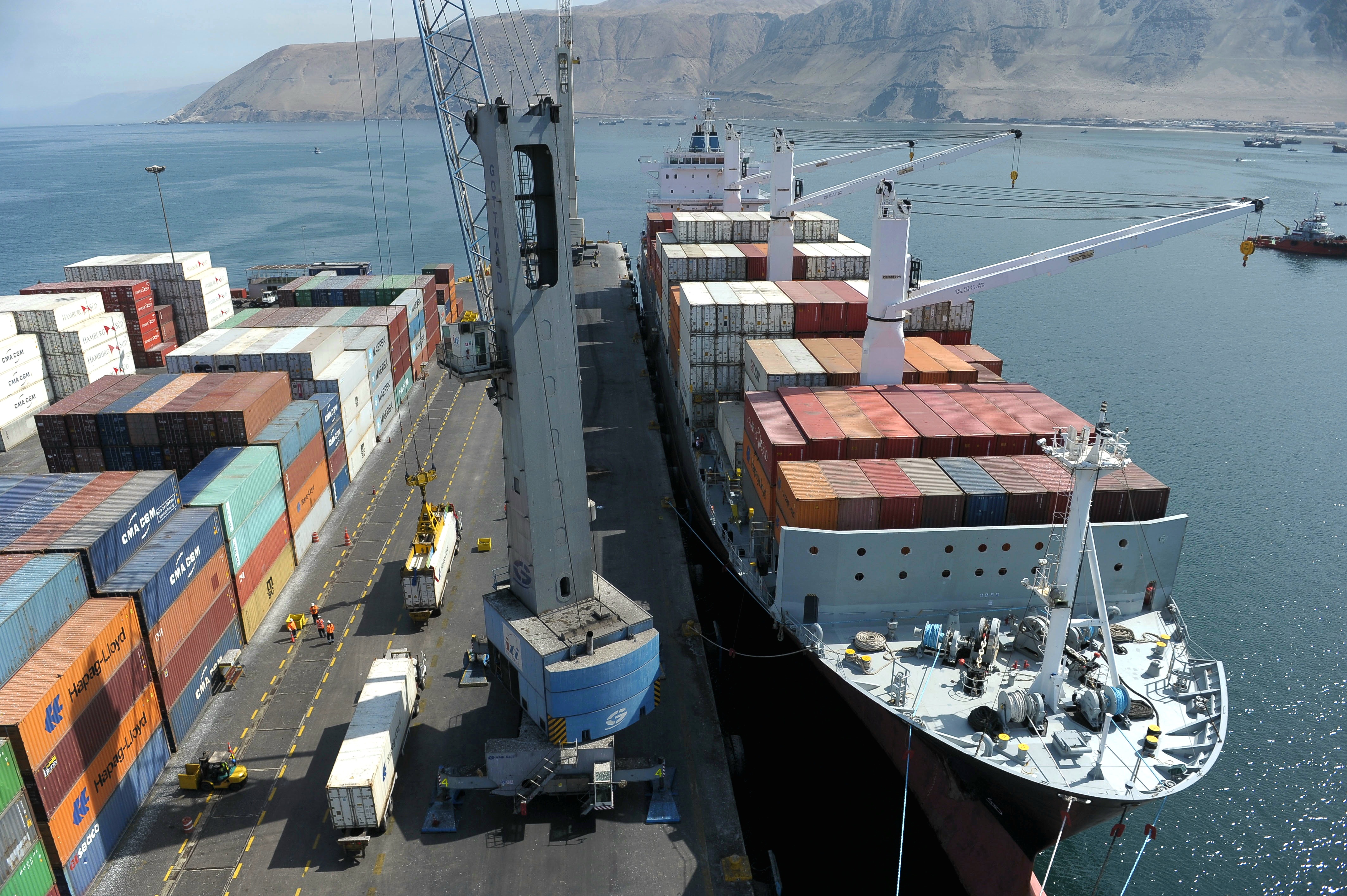 <b>IMPORTAMOS Y EXPORTAMOS </b>