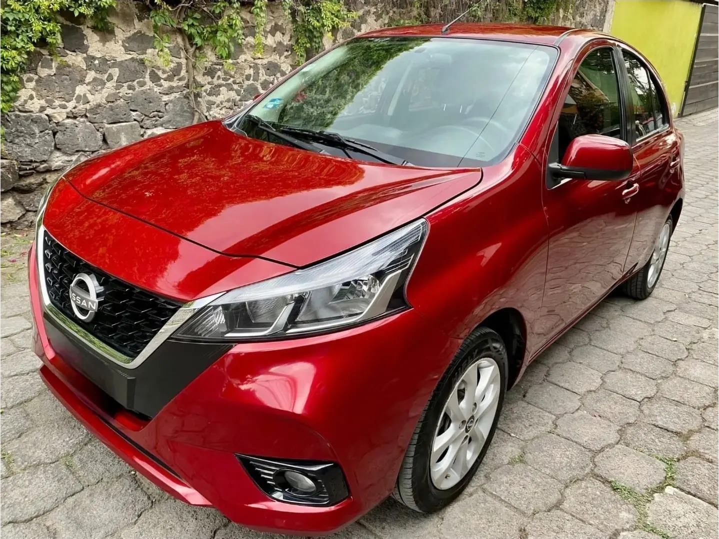 <h1>HATCHBACK</h1>