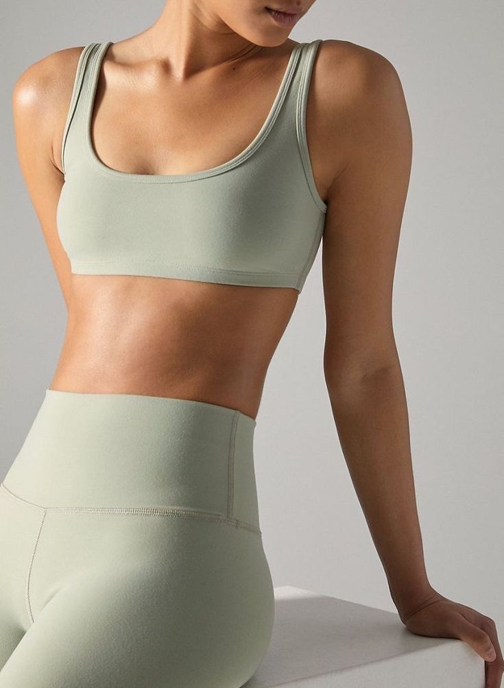 <h4><b>Lorem ipsum dolor sit amet</b></h4>

