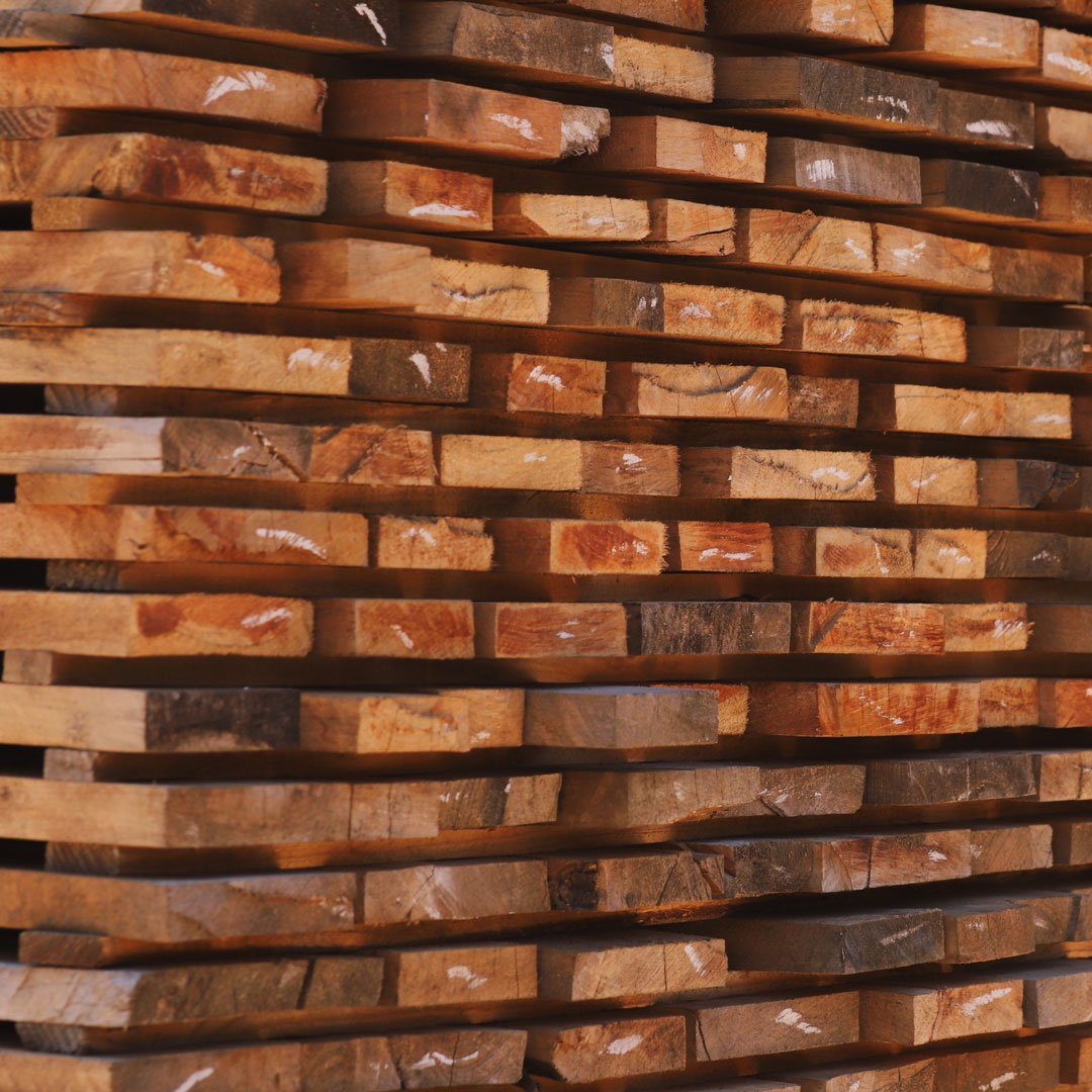 <b data-path-to-node="2" data-index-in-node="0"> Venta de Madera Nativa Seleccionada</b>