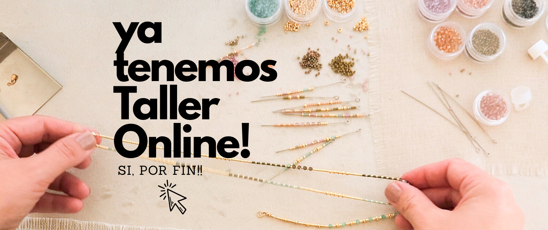 Proceso de creación en taller online de joyería: manos trabajando técnica de hilado con mostacillas y vástagos de diseño