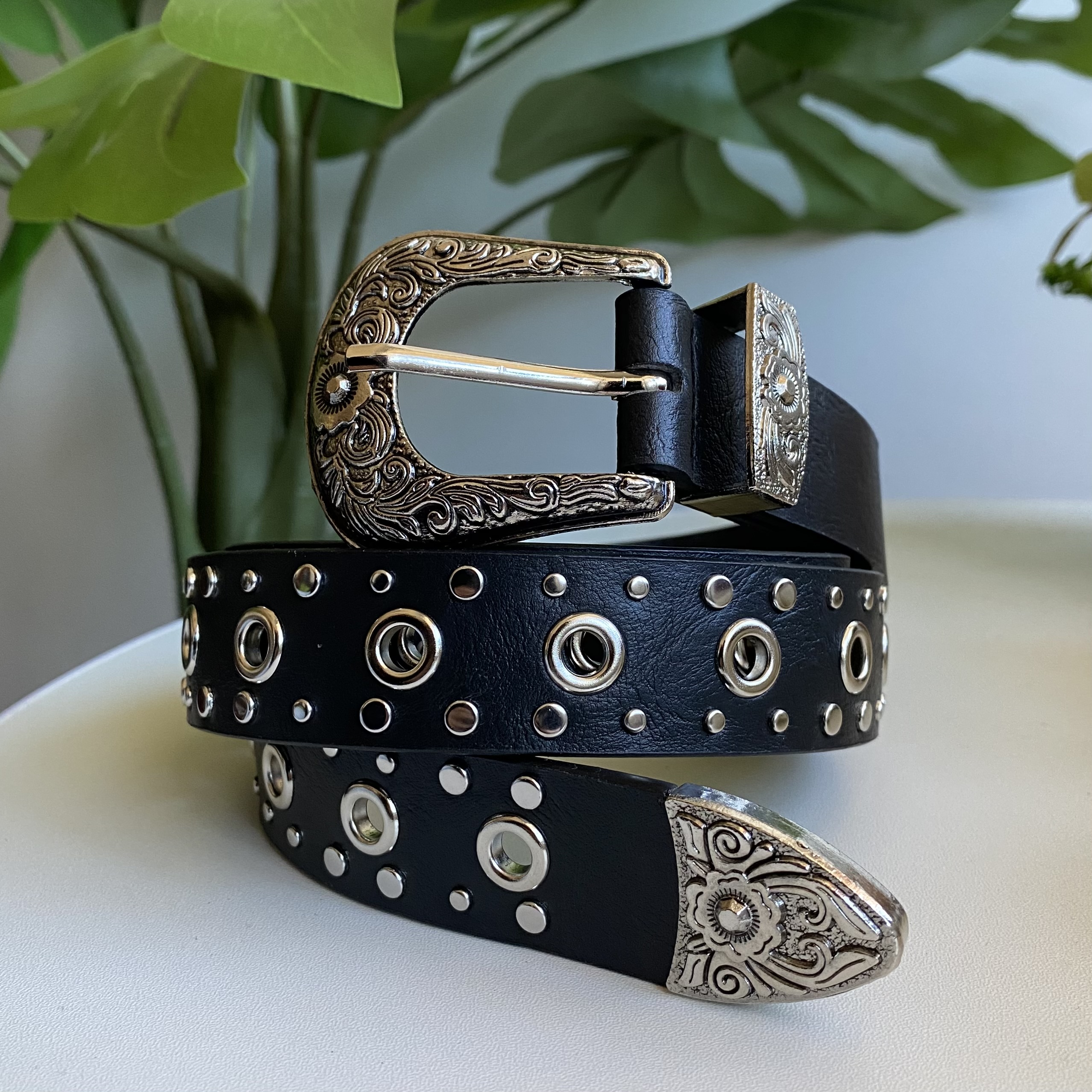 <b>LO NUEVO EN HEBILLAS Y TACHAS</b><br>