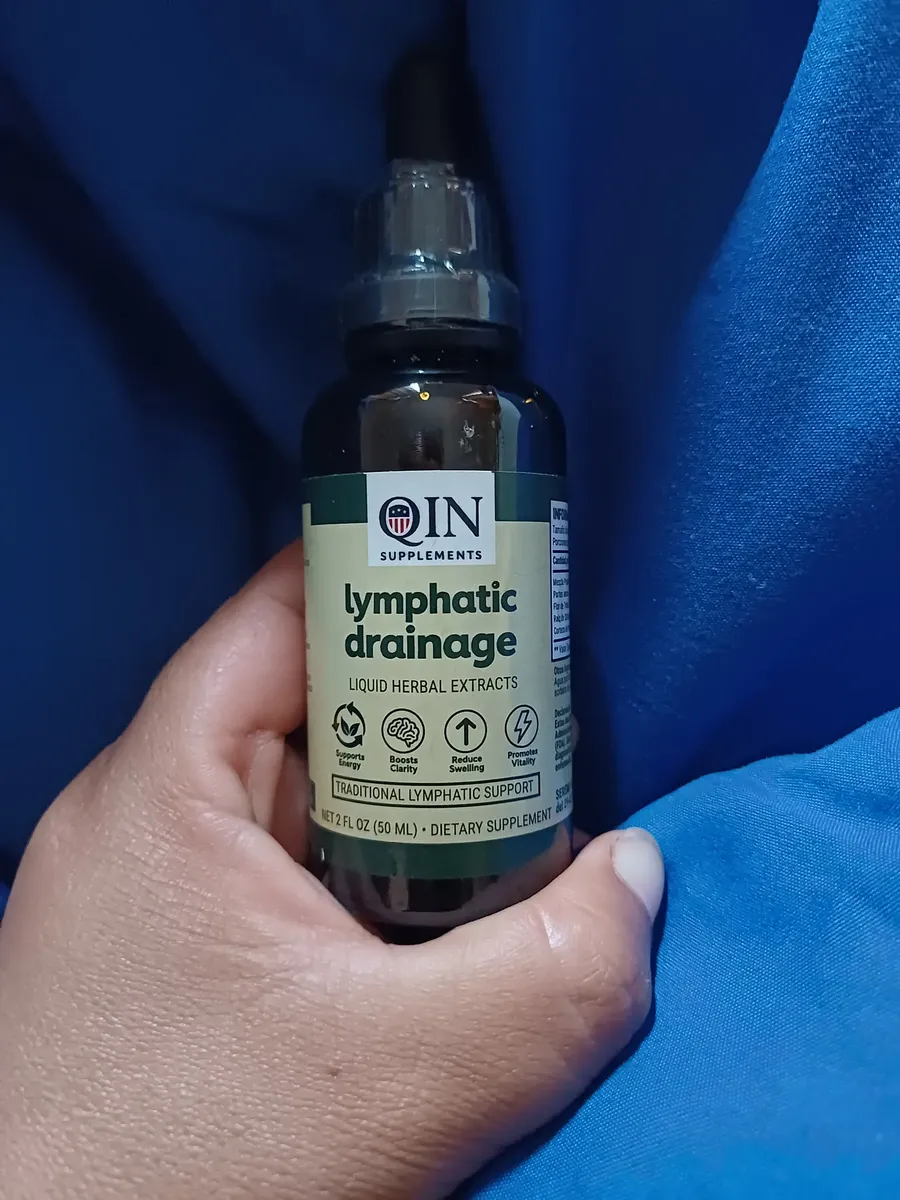 Cliente mostrando QIN Lymphatic Drainage