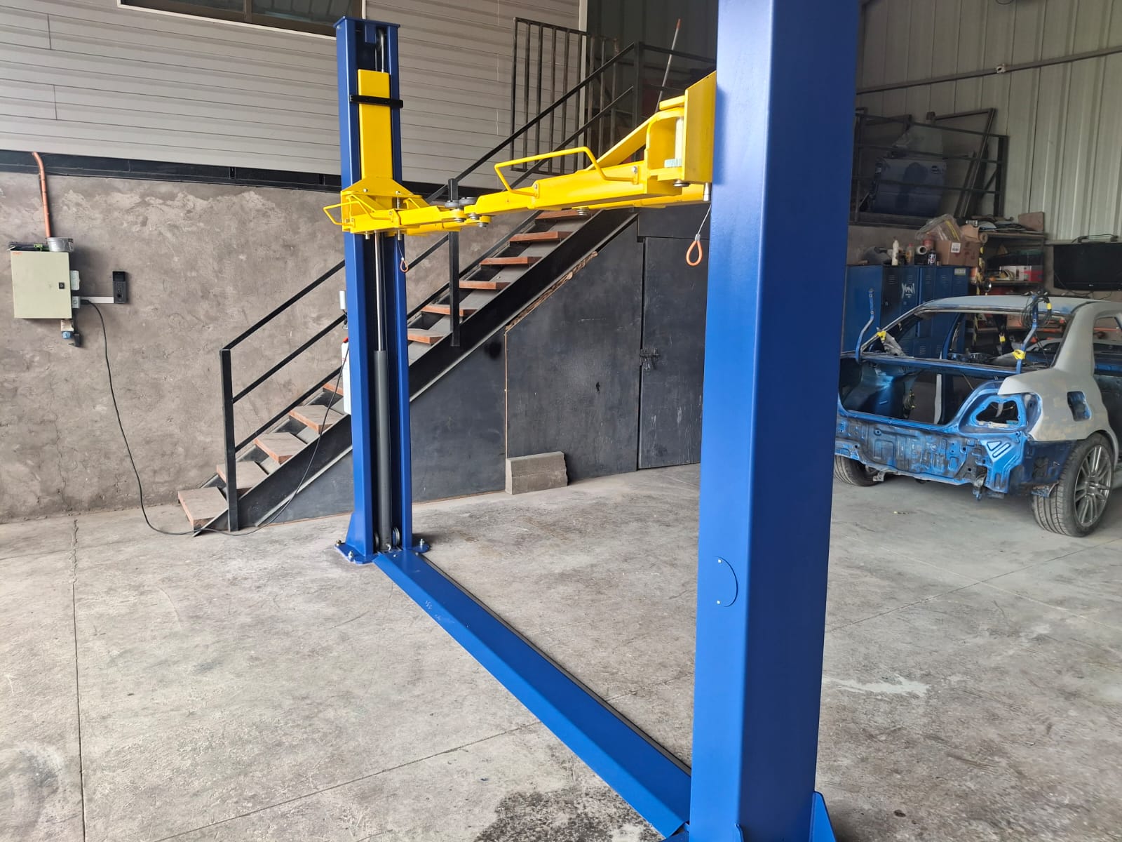 Elevador 2 Columnas 4.000 kg Instalado – San Bernardo, Santiago