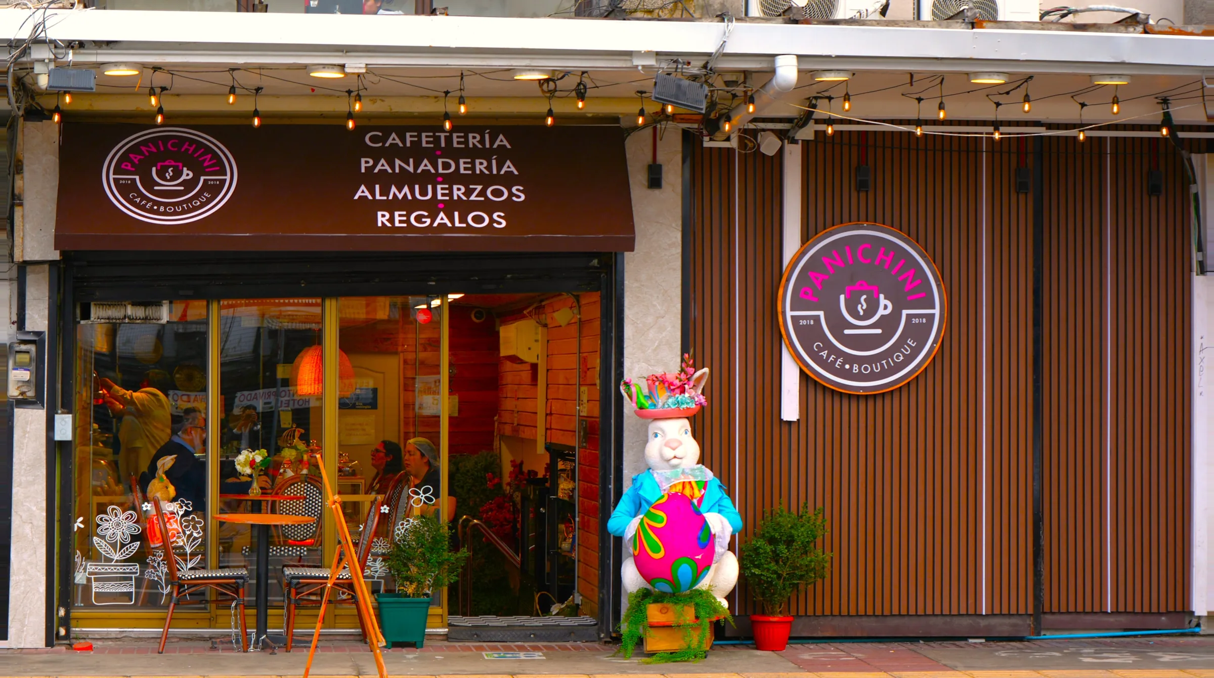 Fotografía de la fachada de Café Boutique Panichini en Guillermo Gallardo 75