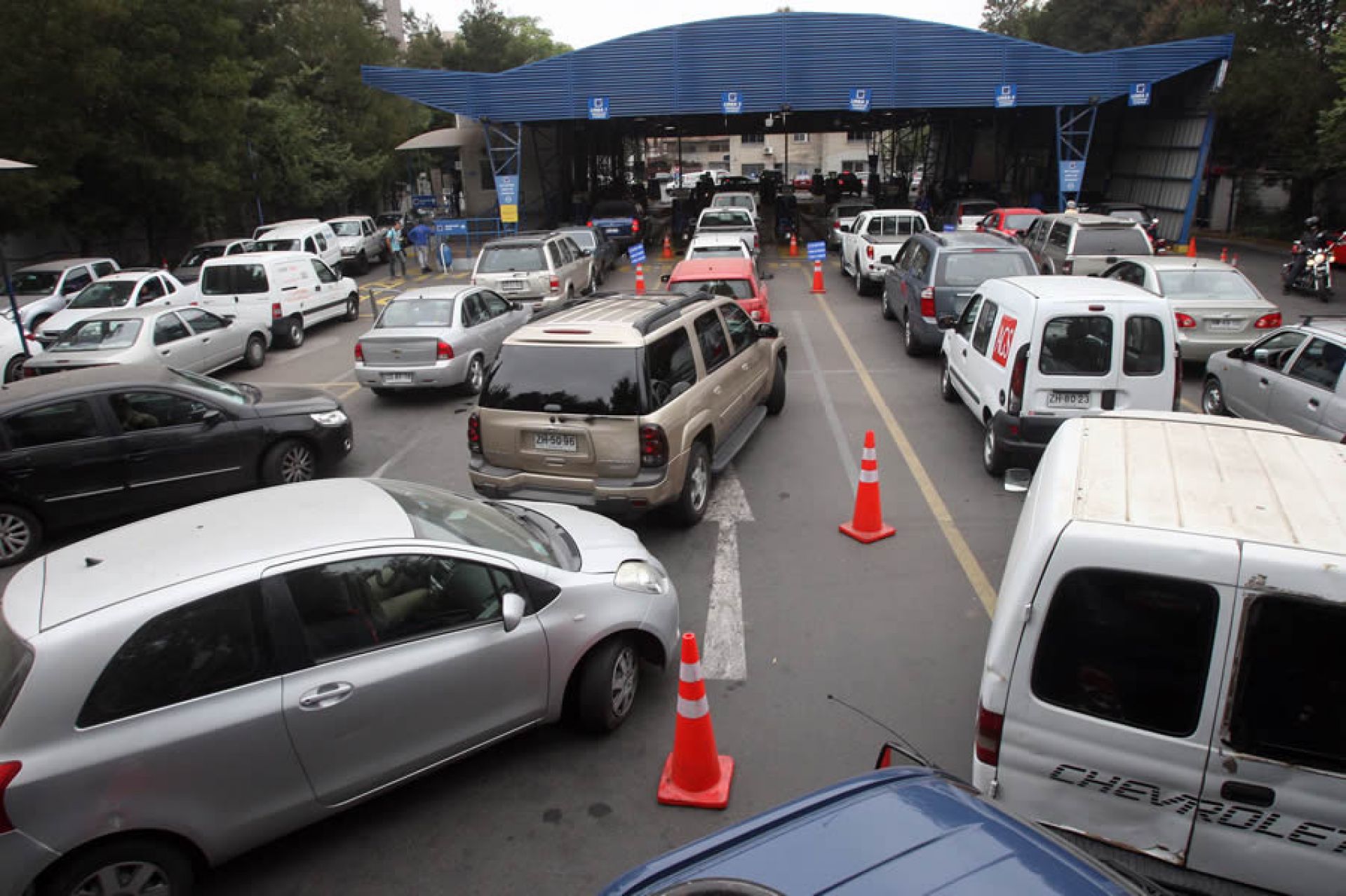 <div style=" background:#0f45aa; color:#ffff; font-weight:700; font-family:Urbanist,system-ui,sans-serif; text-transform:uppercase; padding:10px 16px; border-radius:10px; text-align:center; "> EVITE LARGAS FILAS </div>