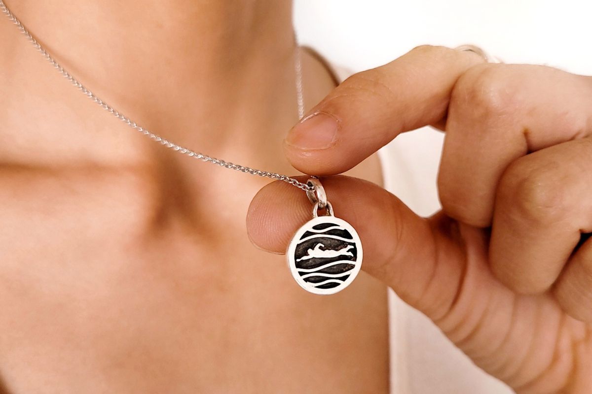 Joyas de plata para nadadores y surfistas — colgantes  deportivos de natación y surf hechos a mano, Ring Fit Chile