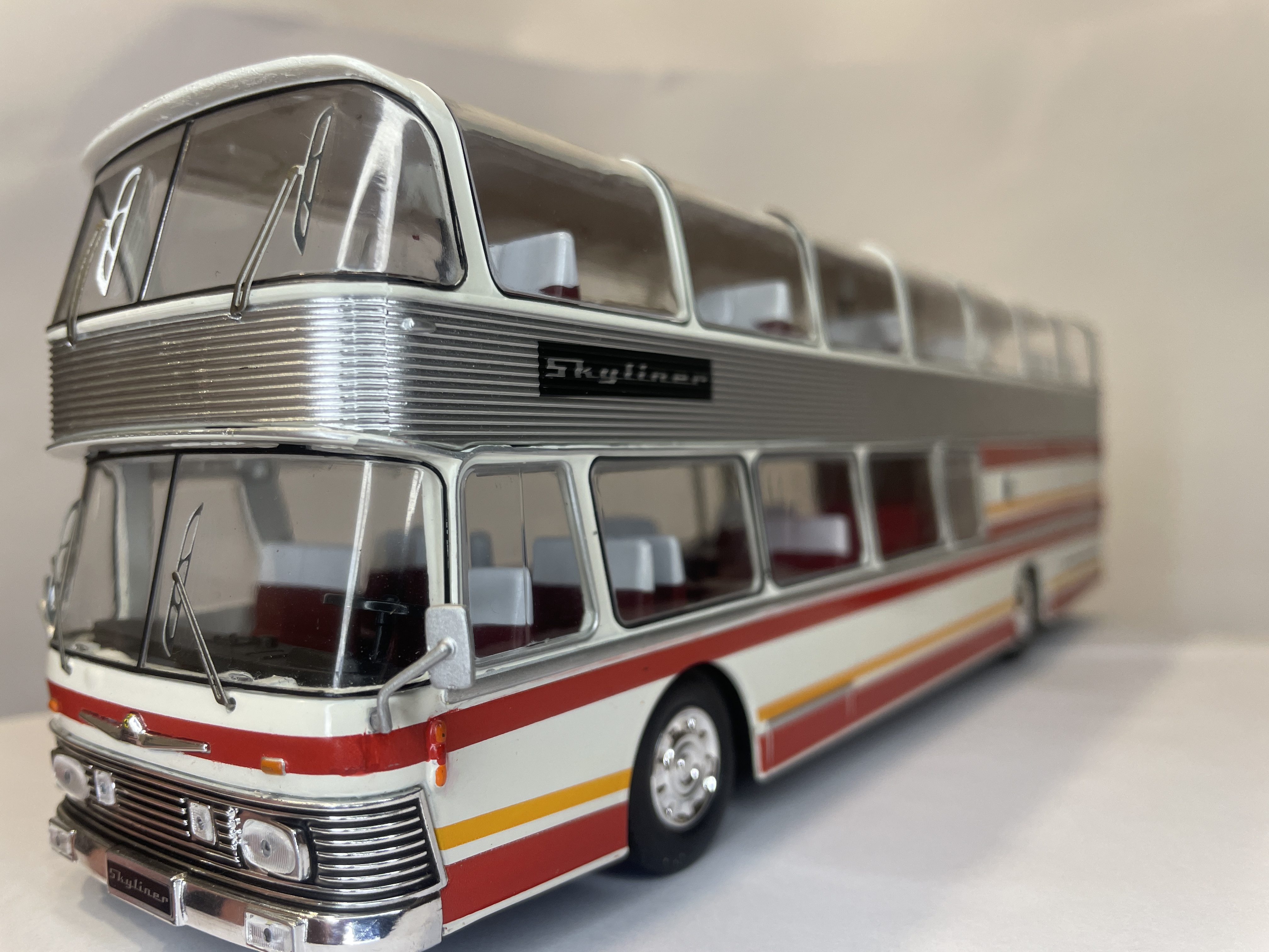 BUSES Y AUTOBUSES