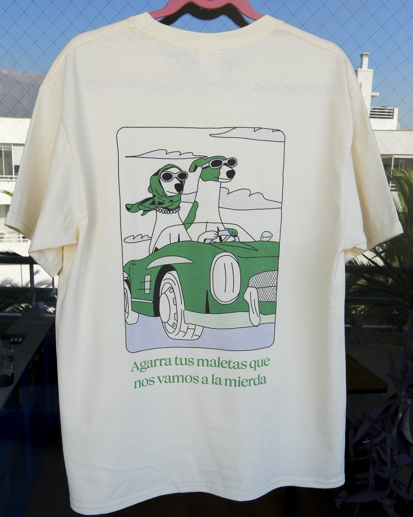 Polera Agarra tus maletas (versión crema)