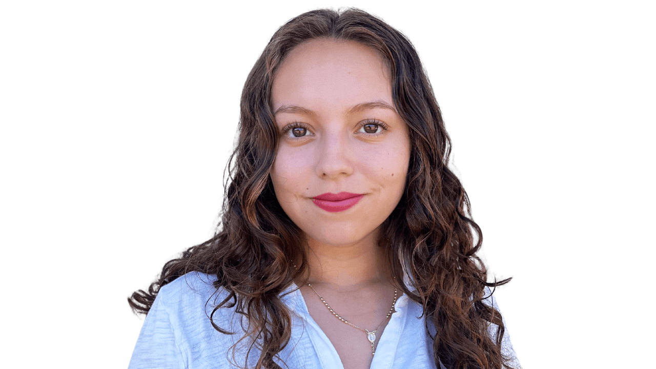 <b>Claudia Tapia</b>