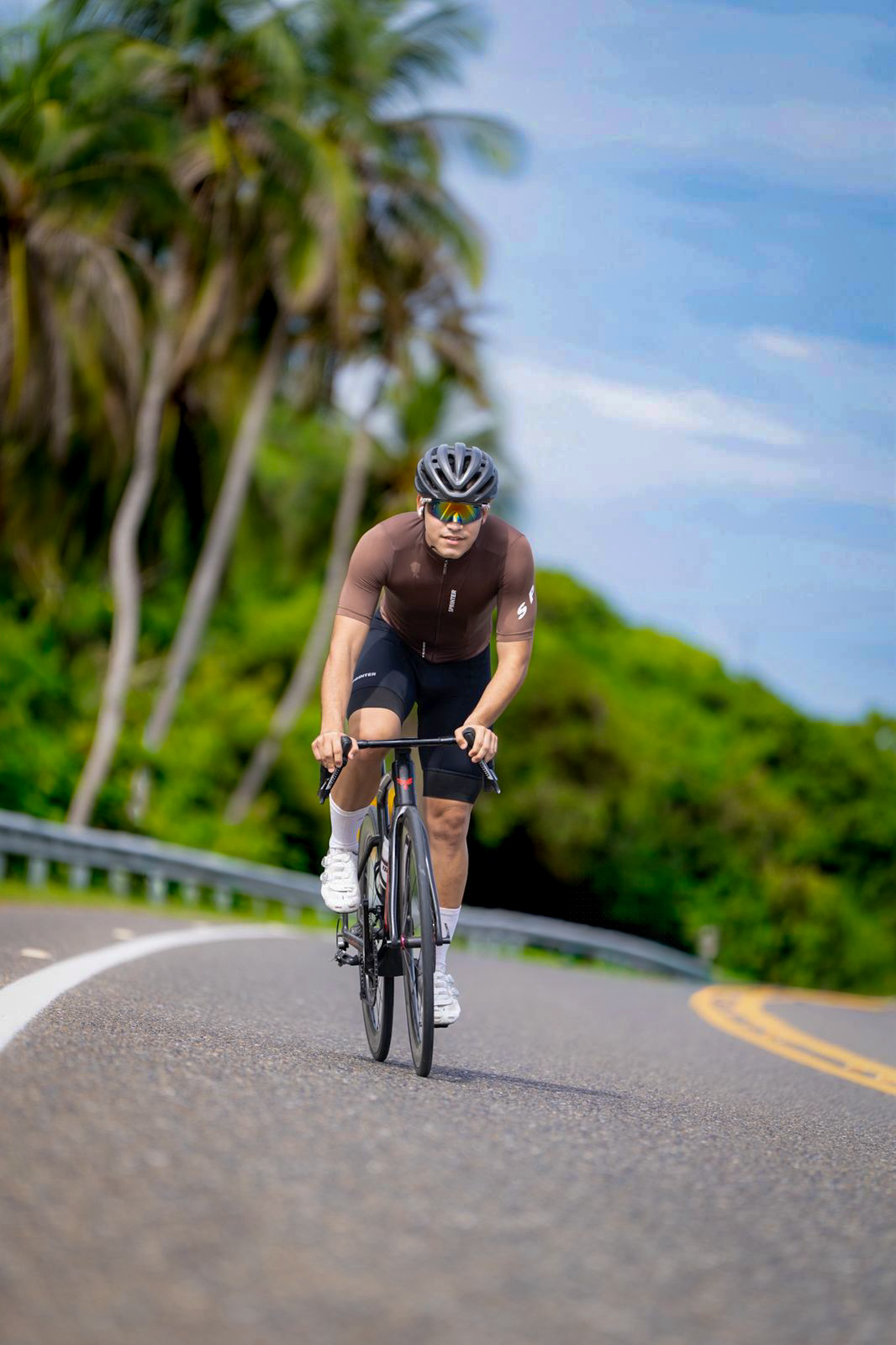 <span style="opacity:0.2; color:#FFFFFF; font-size:36px;">Supera tus propios límites</span><br> <span style="opacity:0.5; color:#FFFFFF; font-size:42px;">Entrena hoy</span><br> <span style="opacity:1; color:#FFFFFF; font-size:48px; font-weight:700;">NO LIMIT</span><br> <span style="opacity:1; color:#FFFFFF; font-size:48px; font-weight:700;">JUST TARGETS</span><br> <span style="opacity:0.5; color:#FFFFFF; font-size:42px;">Sigue avanzando</span><br> <span style="opacity:0.2; color:#FFFFFF; font-size:36px;">Alcanza tus objetivos</span>